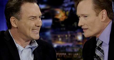 Conan O'Brien confiesa que un antiguo ejecutivo de la NBC intentó prohibir a Norm Macdonad en su late-night [EN]