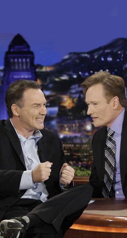 Conan O'Brien confiesa que un antiguo ejecutivo de la NBC intentó prohibir a Norm Macdonad en su late-night [EN]