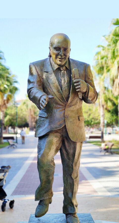 Chiquito de la Calzada renace en su barrio de Huelin