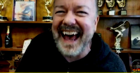 Ricky Gervais defiende a Chris Rock tras la bofetada de Will Smith