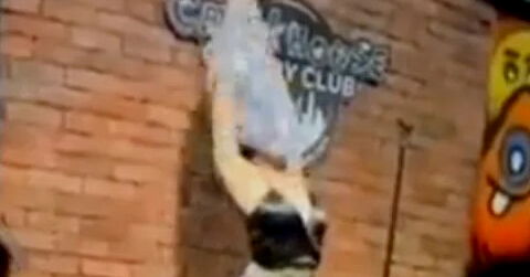 ¿Qué ha pasado en el Crackhouse Comedy Club de Malasia y por qué han detenido a una cómica, a su novio y han cerrado el club?