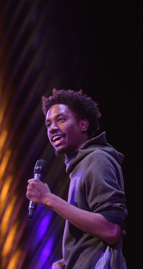 Muere a los 28 años el cómico Jak Knight ('Big Mouth', 'Black-ish', 'Bust Down' )