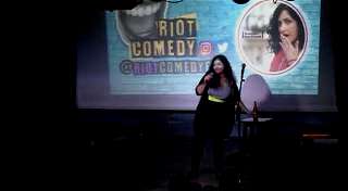 Dianela Padrón en Riot Comedy